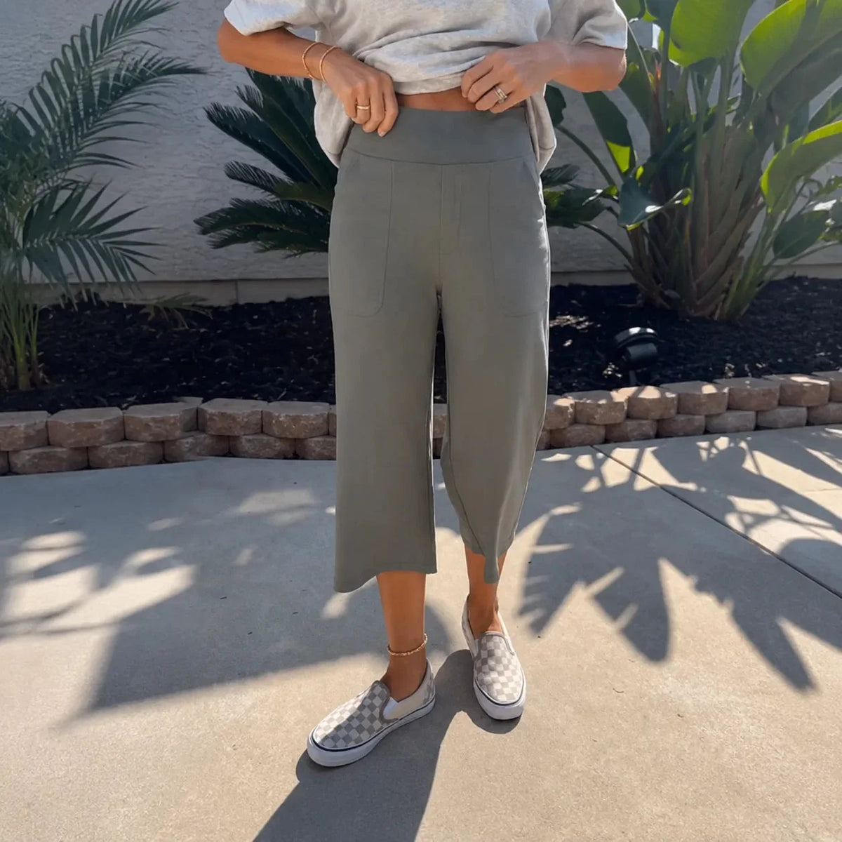 Velessa – High Waisted Wide Leg Cropped Pants with Pockets